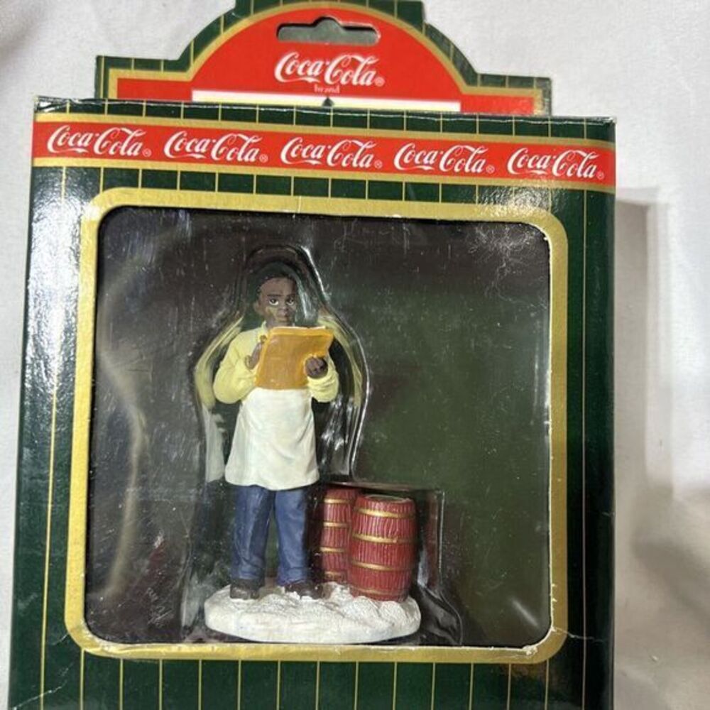 TOWN SQUARE COLLECTION CHRISTMAS ORNAMENT SHOPKEEPER 64345
